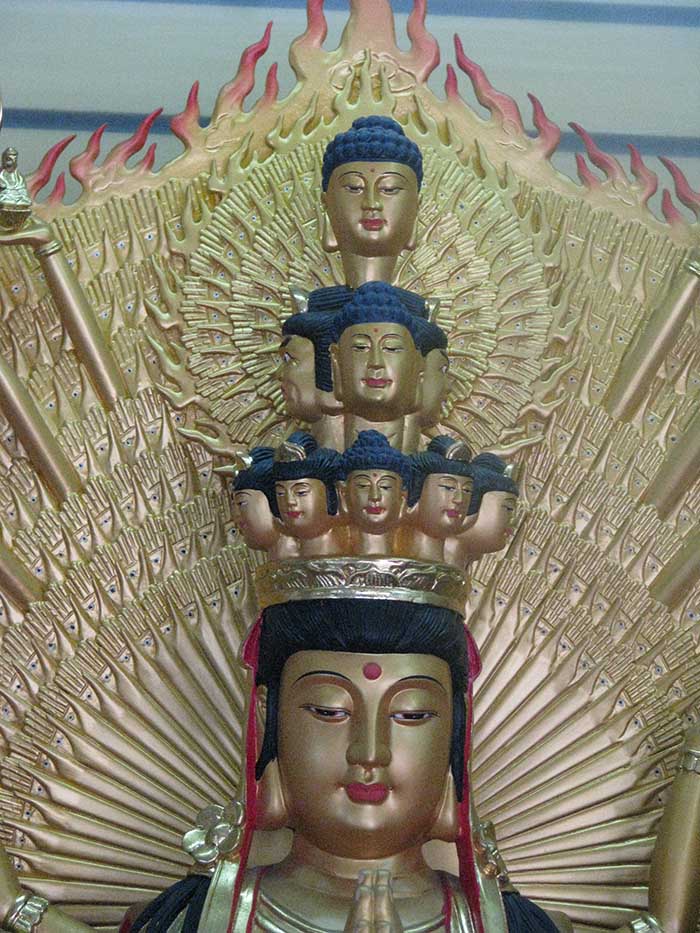 别有用意的佛像贴金