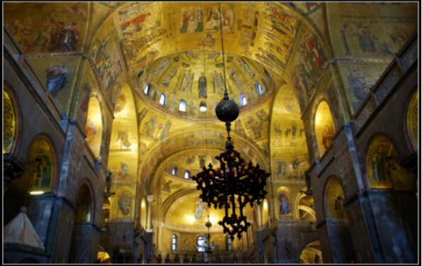 金箔与西方建筑文化的融合之美