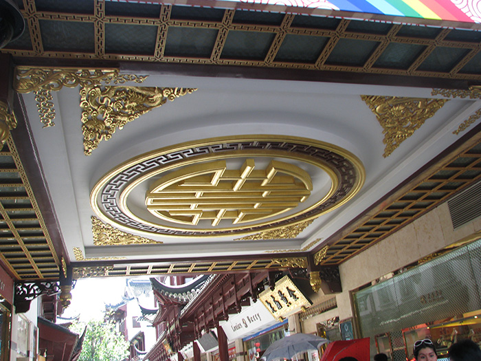 什么原因在贴金箔后出现发黑现象呐？